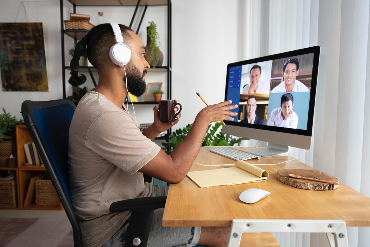 medium-shot-man-meeting-home